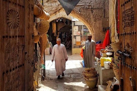 Tour di Nizwa con offerta speciale del tour di Jabal Shams (prezzo per veicolo)