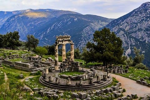 Mercedes Private Tour to Delphi and Arachova