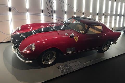 Visita guiada a los museos Ferrari y Enzo Ferrari, fábrica Lamborghini y museo