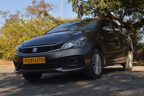 Privat A / c Overfør Mount Abu til Udaipur (4 Sæde A / c Sedan)