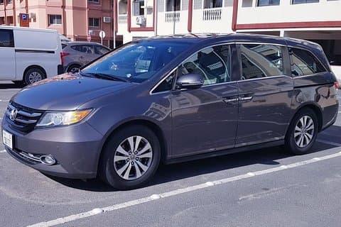 Auto / Minivan di lusso a 8 posti con autista - SOLO mezza/intera giornata a Dubai