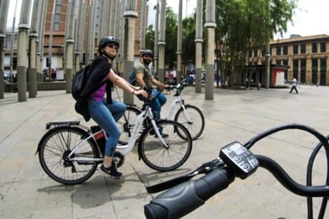 E-Bike-Tour durch Medellin Cafe und Aussichtspunkte