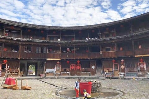 Tour privato di un giorno a Nanjing Tianluokeng Hakka Cluster da Xiamen