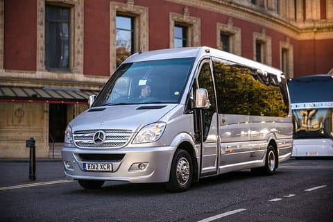 Transfert privé en minibus : de l'aéroport de Luton au centre de Londres