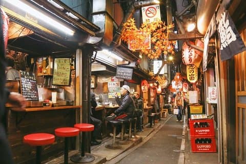 Shinjuku Golden Gai Food Tour in spagnolo