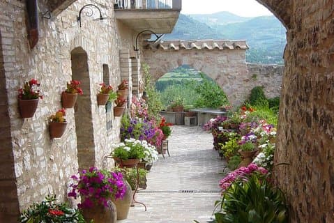 Spello: a journey through flowers, mosaics and ancient Roman ruins