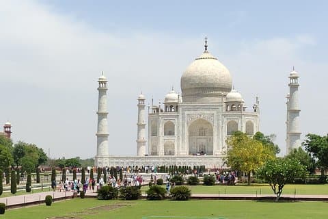 Tour privato del Taj Mahal nello stesso giorno di Agra in auto AC da Delhi