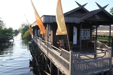 Susur Sungai Arut, lungo il fiume Arut