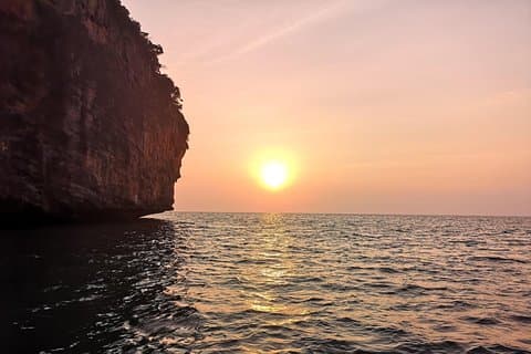 Phi Phi Don et Phi Phi Leh Sunset Trip en bateau rapide Arisa