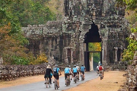 Angkor Wat e Bayon: o passeio de bicicleta pelo templo sorridente