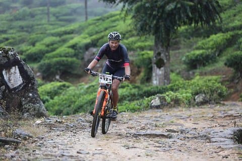 キャンディマウンテンバイクはジャングルを抜けてコベットのギャップへ