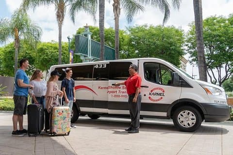 Traslado privado de partida do aeroporto Van: Anaheim Resort para o aeroporto de Long Beach