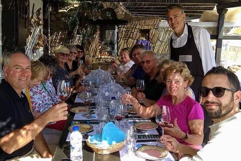 Weinprobe auf einem traditionellen Bauernhof in Mykonos