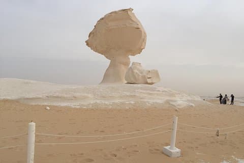 2-tägige Tour zur Bahariya-Oase und der Weißen Wüste ab Kairo