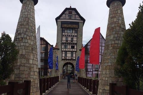 Tour del Bukit Tinggi French Village e Genting Highlands da Kuala Lumpur