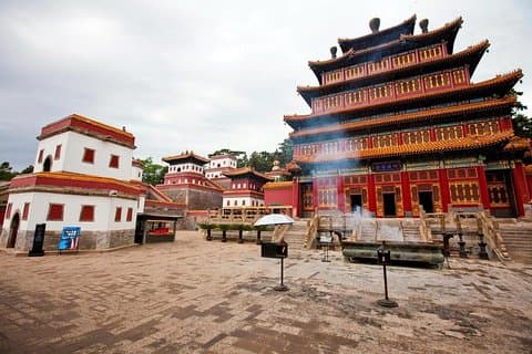 Transfert privé aller-retour à Chengde de Pékin avec chauffeur parlant anglais