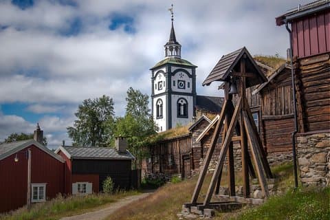 Graving up the past in Røros: A Self-Guided Walking Tour