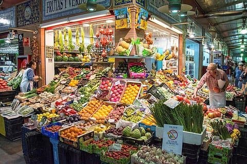 Upptäck marknaderna i Sevilla med cykel och prova deras mest typiska produkter!