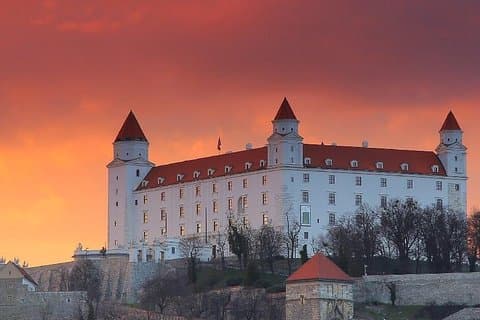 Passeio em Bratislava com bônus e castelo 3€ + Dica, crianças grátis