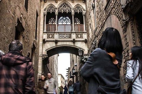 Explorez Barcelone : Visite privée avec points forts, pierres précieuses et tapa