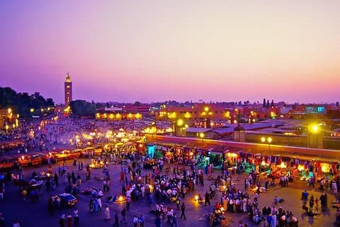 Traslado desde la ciudad de Marrakech o el aeropuerto de Marrakech a la ciudad de Casablanca.