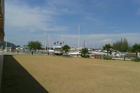 KUL Hotel til Lumut Jetty (énveisoverføring)