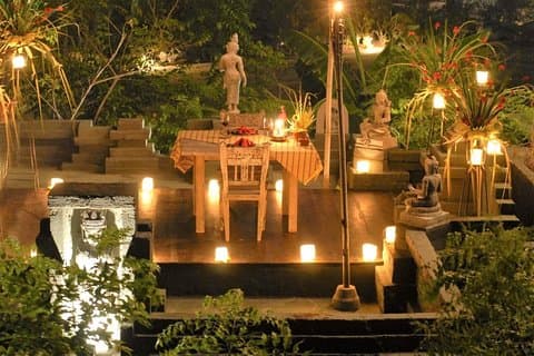 Exquisites Abendessen mit spektakulärer Aussicht im Tugu Hotel Lombok