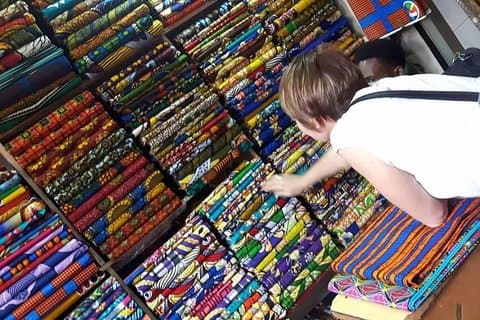 Afrikaanse stoffenmarkttour