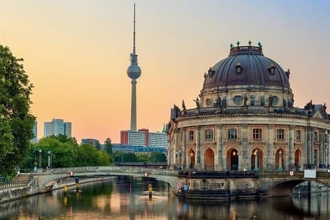 Delta i Shore Excursion: Berlin Highlights och Sachsenhausen
