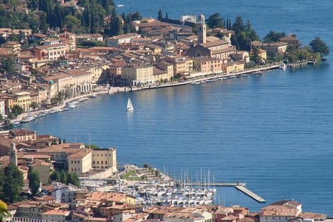 Lake Garda: private tour among lakeside villages and the islands