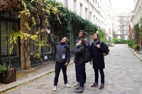 Tour de degustación de comida en el mercado local de París y el distrito de la Bastilla