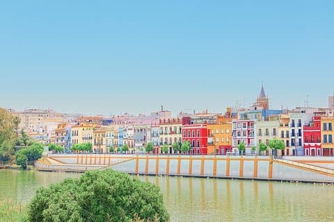 Triana Flamenca : corrals, history and soul of the neighborhood