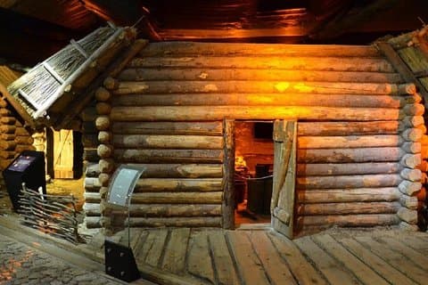 Krakow: Skip the Line Underground Museum & Old Town Private Guided Tour