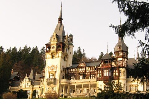 Sinaia, a Pérola dos Cárpatos de trem de Bucareste