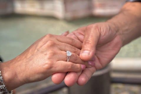 Private Shore Excursion from Civitavecchia Port: Honeymooners Rome Tour Professional Photographer Included