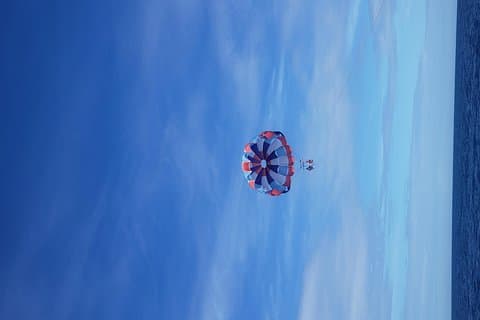 Private Parasailing Abenteuer Strandpause Schokolade Rum Probe