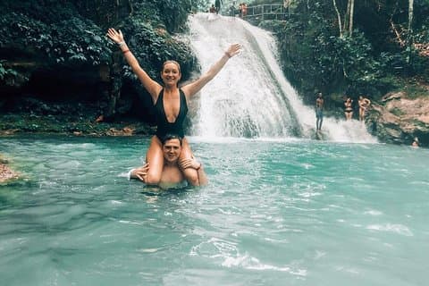 Ocho Rios vandhandlingspakke (Blue Hole, Tubing & Dunns River)