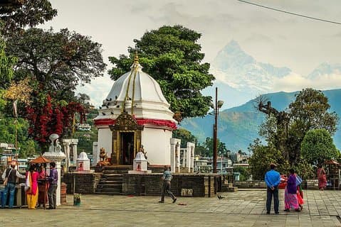 Medio día Pokhara (templo Bindabasini, Seti, museo Gorkha, cueva Mahendra)