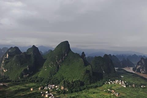 Excursión autoguiada de 2 días a Guilin con embarcaciones de 4 estrellas, terrazas de Yangshuo y Longji