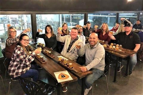 Premier distilleerderij en ambachtelijke brouwerijbustour met 9+ proeverijen