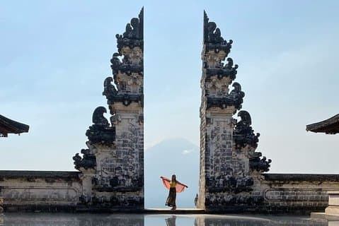 Cielo de la puerta de Lempuyang - Tirta Gangga
