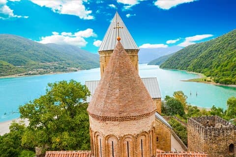 Tour di un'intera giornata a Gudauri e Ananuri, incluso il prelievo in hotel