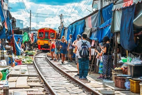 Visite du chemin de fer de Maeklong et du marché flottant (privé et tout compris)