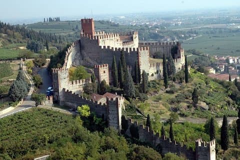 Soave: história e excelência em vinhos, na encosta de Verona