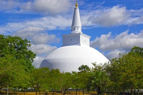 Excursión de un día con todo incluido a Anuradhapura y Aukana desde Kandy