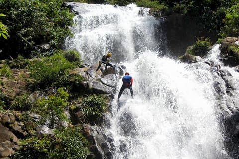 La Cuba WATERFALL RAPPELLING og La Planta GIANT NATURAL POOL fra MEDELLIN