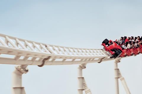 Tour Mundial de Ferrari con Traslados de Dubái a Abu Dabi