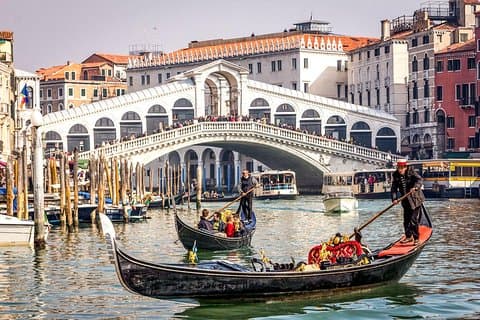 Un après-midi dans le quartier du Rialto avec un local