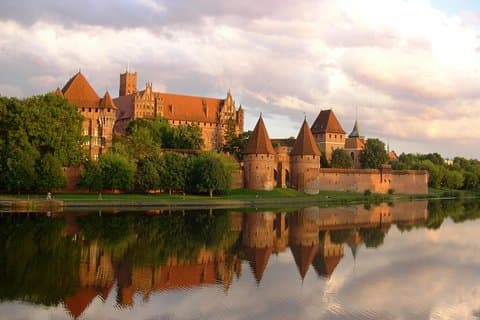 Ganztägige private Führung zum Konzentrationslager Stutthof und zum Schloss Malbork