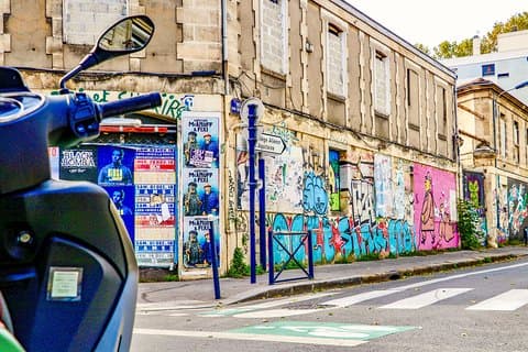 Esplora l'arte e la cultura di Bordeaux con un locale